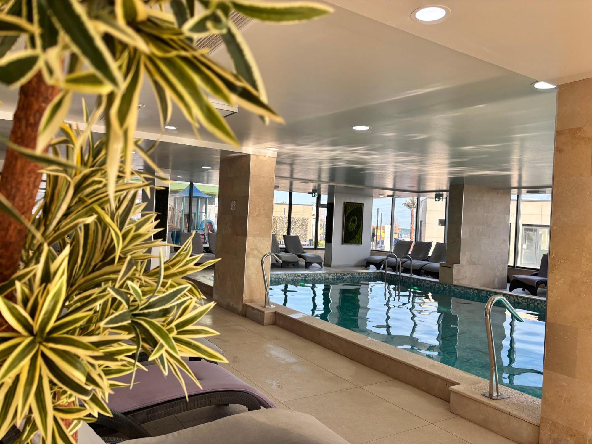 Aquamarine - Pool & Spa Beach Resort Năvodari Esterno foto